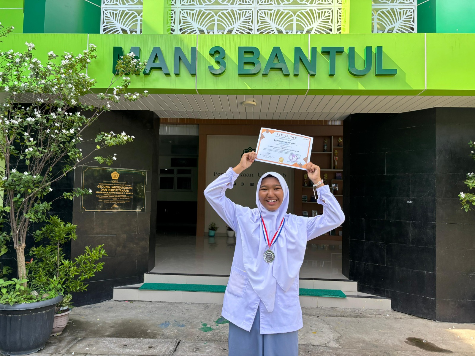 Siswa kelas X F MAN 3 Bantul, Dania Nidaur Rahmah raih medali perak Olimpiade Prestasi Nasional bidang geografi tingkat SMA/SMK/MA tahun 2025