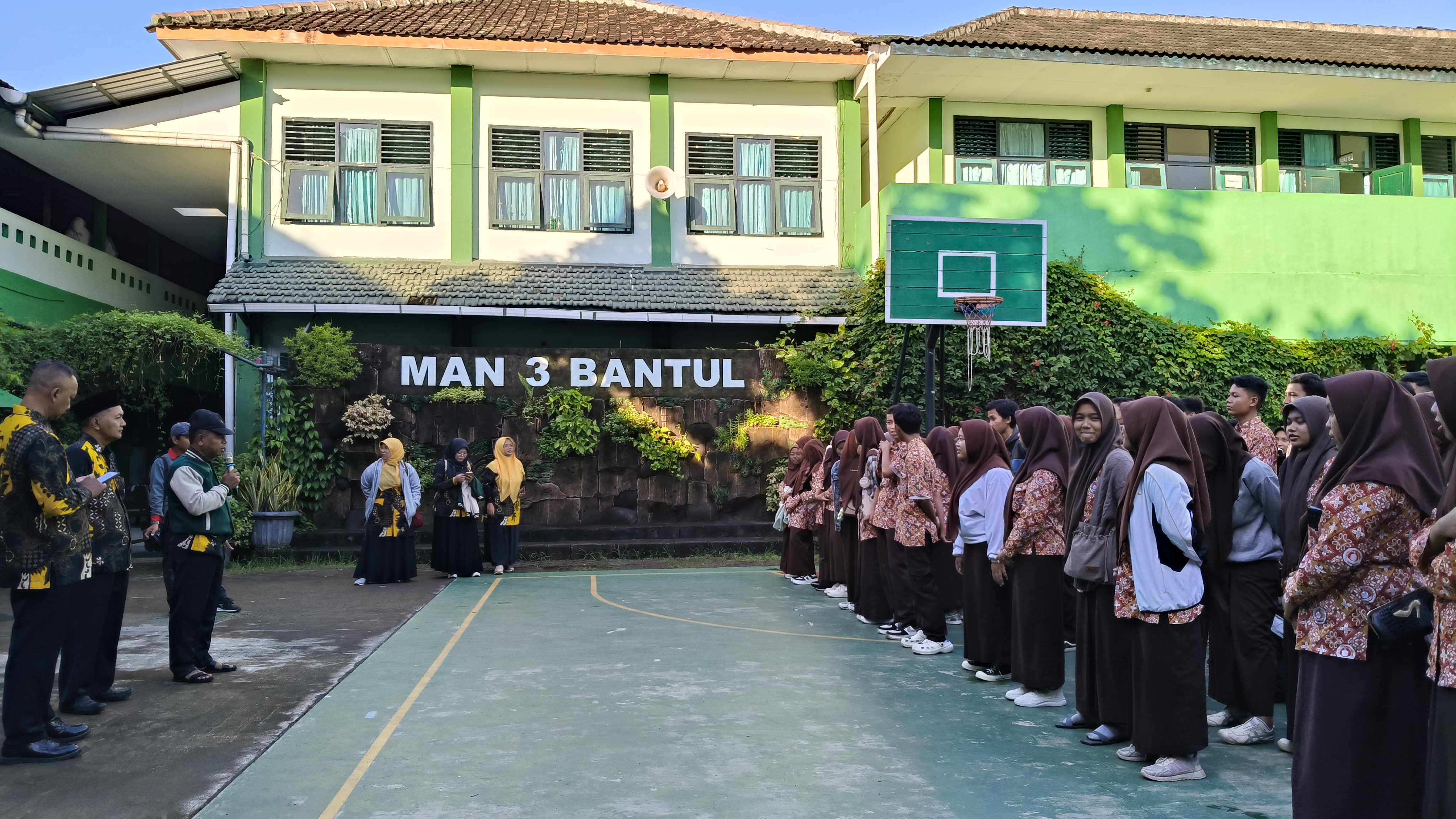 Apel pemberangkatan outing class kelas XI MAN 3 Bantul ke Pulau Bali