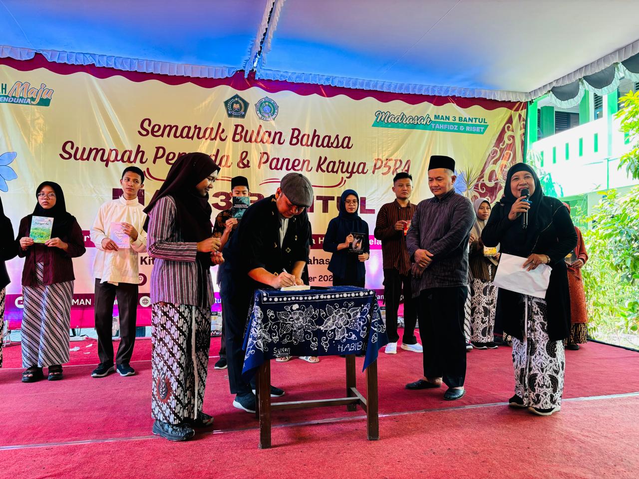 Peluncuran Buku Karya Siswa dan Guru MAN 3 Bantul