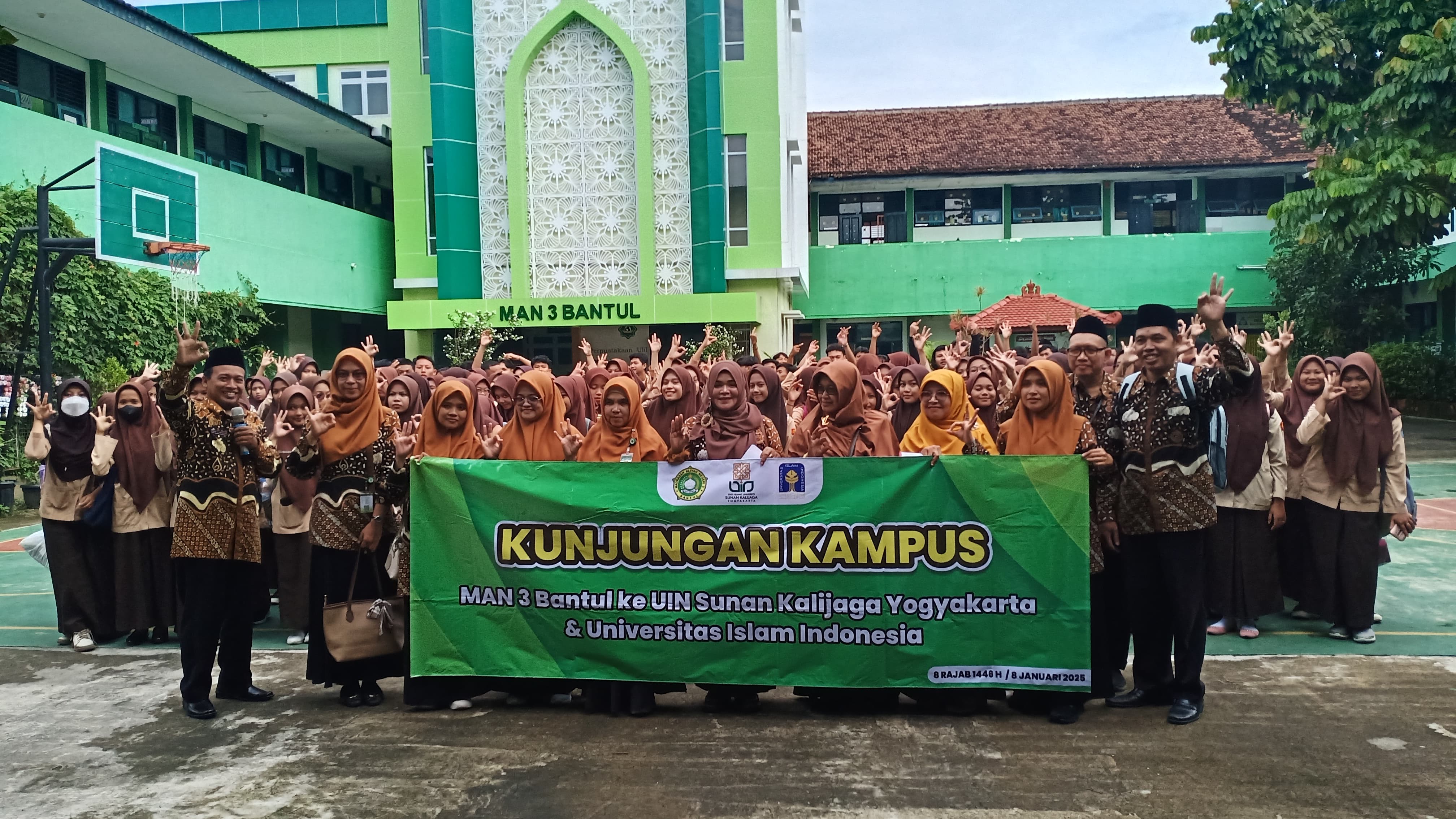 Kunjungan kampus siswa kelas XII MAN 3 Bantul ke  Universitas Islam Indonesia dan UIN Sunan Kalijaga