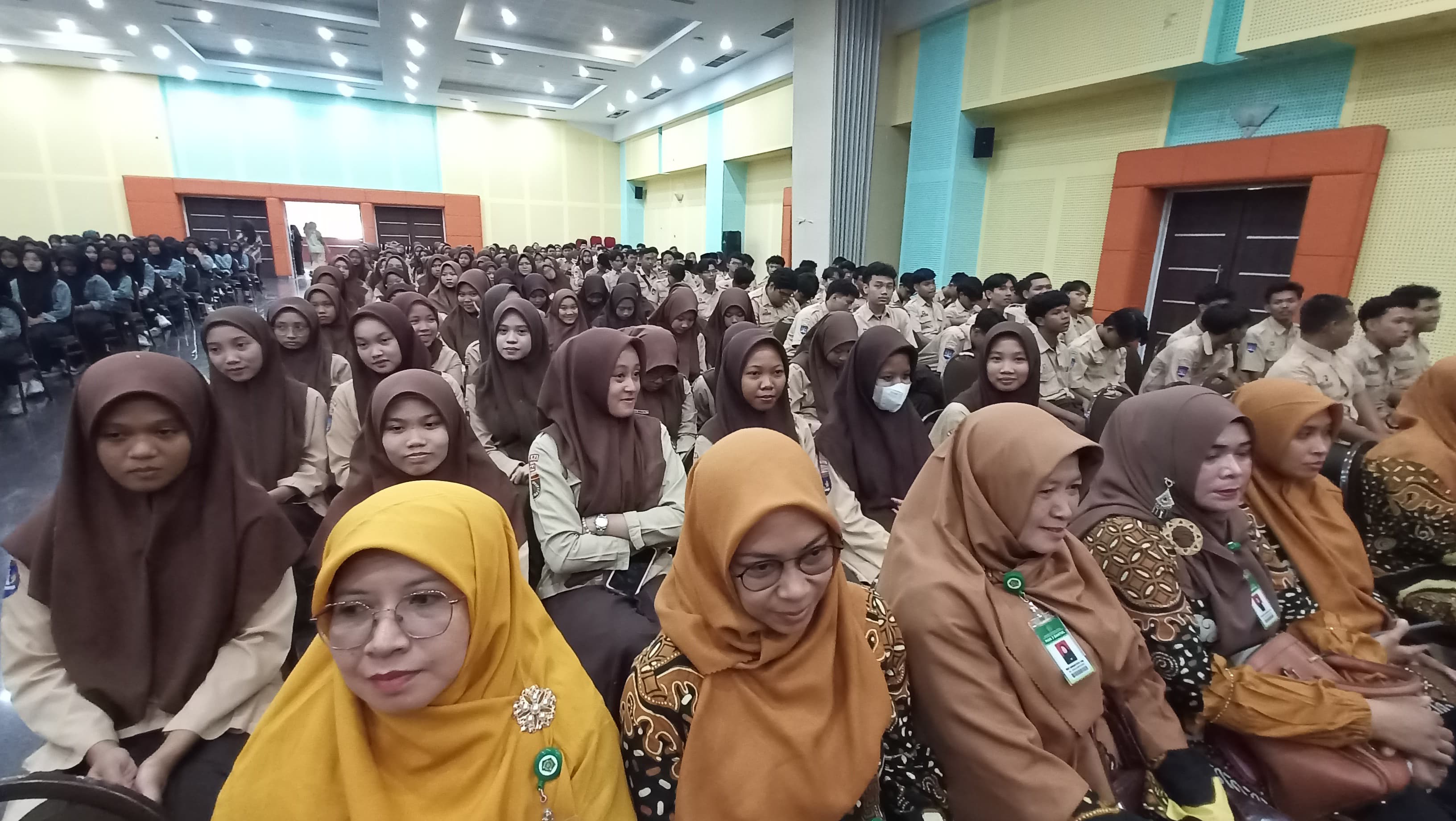 Rombongan MAN 3 Bantul disambut di Convention Hall UIN Sunan Kalijaga