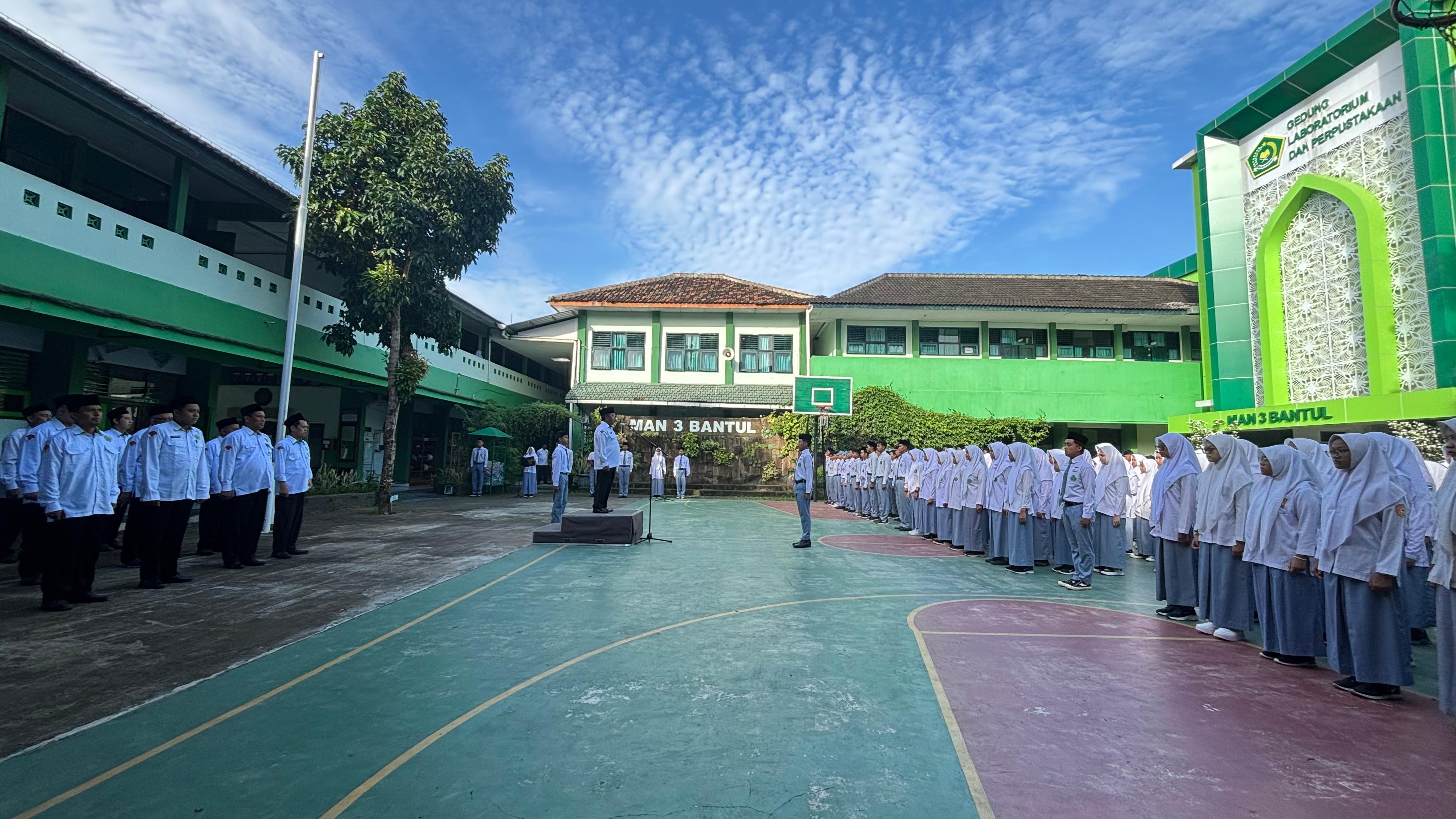 Upacara bendera dalam rangka Hari Amal Bakti ke-79 Kemenag di MAN 3 Bantul