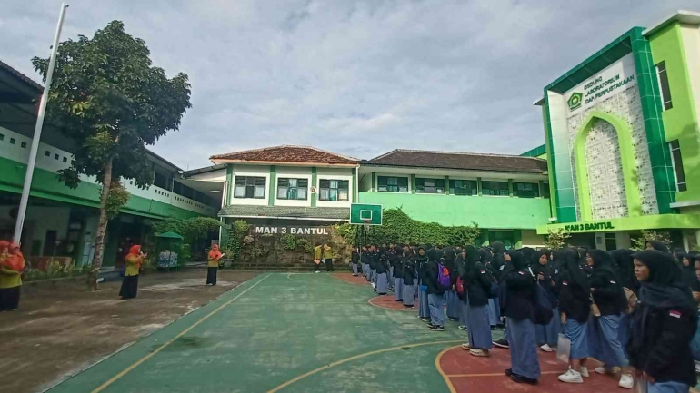Apel pemberangkatan kegiatan outdoor study kelas X MAN 3 Bantul ke POB Syekh Belabelu dan Geomaritime Science Park