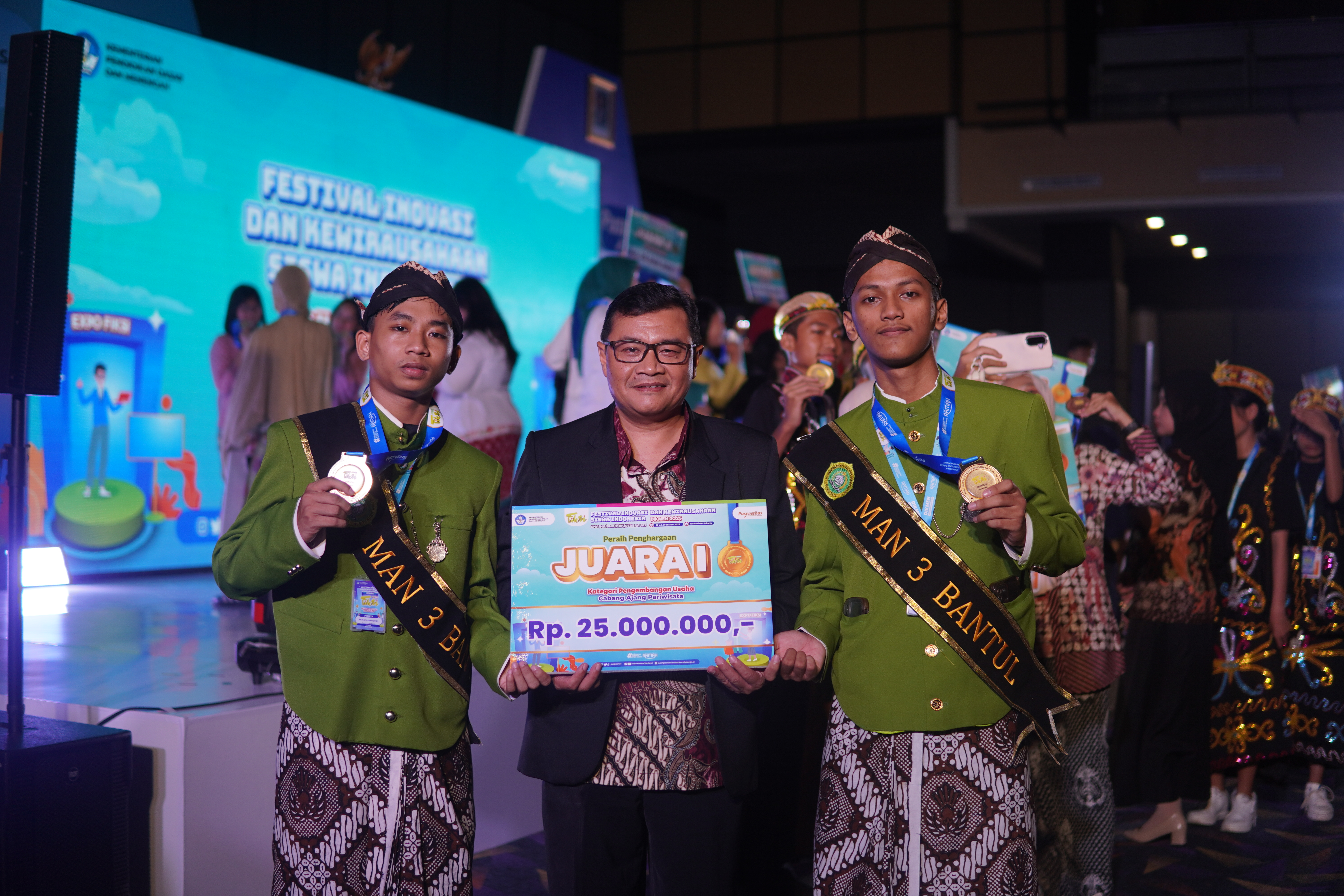 Tim WukirTech MAN 3 Bantul Gondol Medali Emas FIKSI 2025